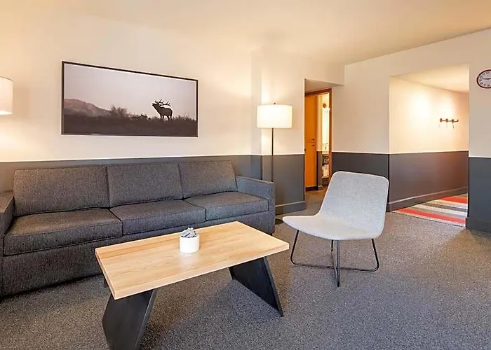 Hotel Mountain Modern Hole 3*
