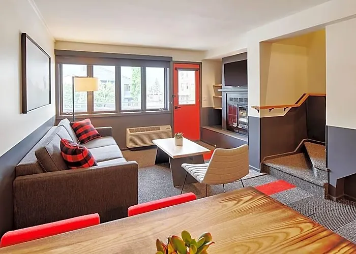 Hotel Mountain Modern Hole Jackson