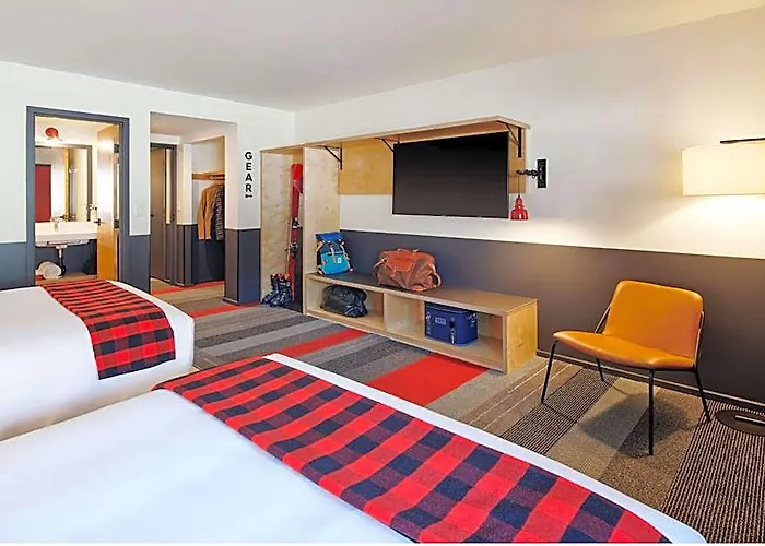 Hotel Mountain Modern Hole Jackson