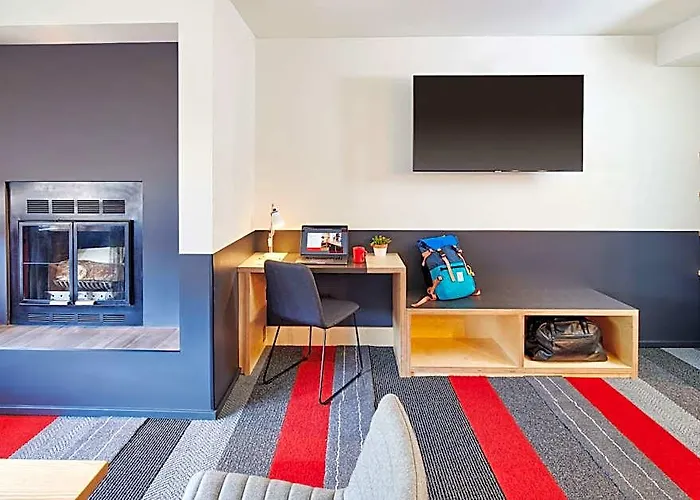 Hotel Mountain Modern Hole Jackson