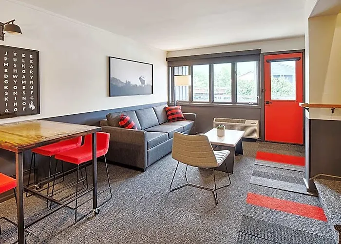 Mountain Modern Hole Hotel 3*